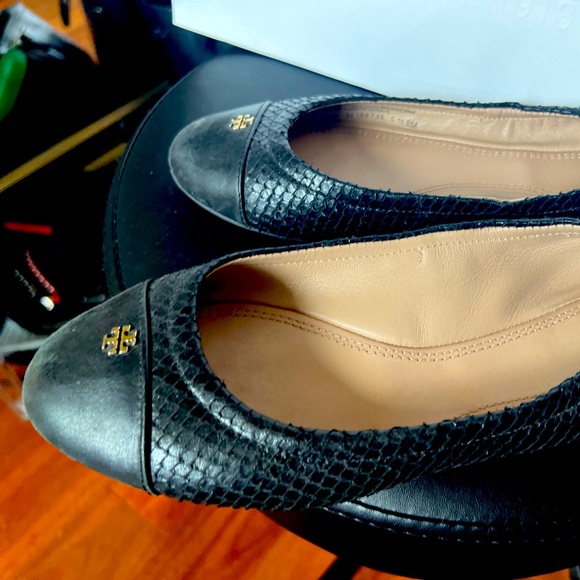 Tory Burch snake skin leather flats - Picture 1 of 3